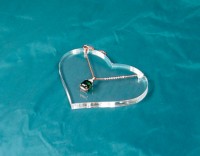 451555 Heart-shaped stand for a necklace,  with 2 top slots