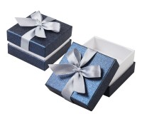 91030 Cardboard box with a ribbon on the lid. Happy garden collection, 60x60